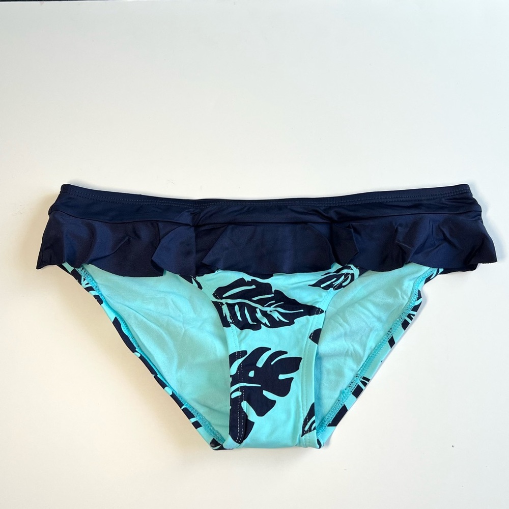 ✨NWOT✨TOMMY BAHAMA | Light blue print bikini bottom with ruffle detail | Size XS